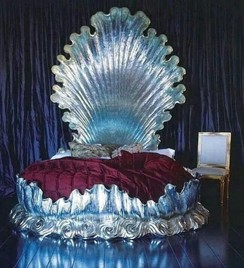 A cover of "Moon Nereid" cluster. The owner is orphicenter. The cluster description is "Naiads, Nereids who get their life force from the moon". The cluster consists of 6 elements.