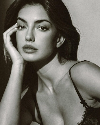 A cover of "Faces" cluster. The owner is deluxelemonade25. The cluster consists of 157 elements.