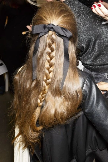 A cover of "Hair" cluster. The owner is aamink. The cluster consists of 28 elements.