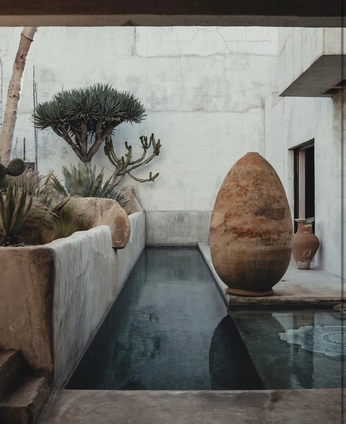 A cover of "Hotels Inspo" cluster. The owner is manuelaaire. The cluster consists of 94 elements.