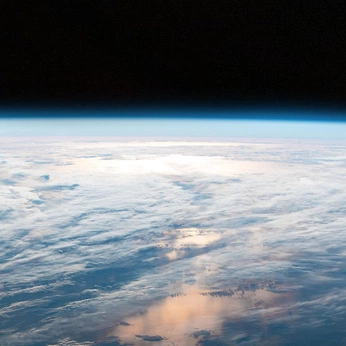 A cover of "Eastern Sea" cluster. The owner is limoniene. The cluster consists of 62 elements.