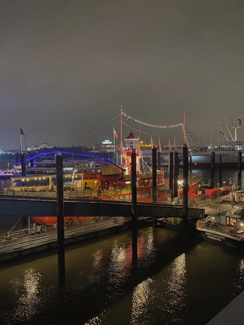 A cover of "Lights" cluster. The owner is sheepparsley. The cluster consists of 1 element.