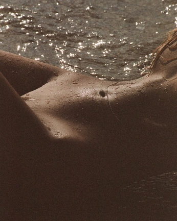 A cover of "Boudoir 📸" cluster. The owner is vinxent.s. The cluster consists of 10 elements.