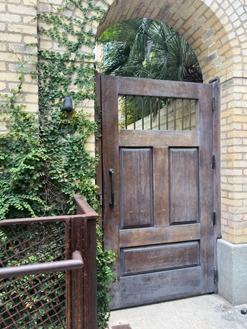 A cover of "Design & Decor" cluster. The owner is jjsummers. The cluster consists of 3 elements.