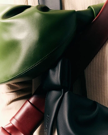 A cover of "Mulberry" cluster. The owner is emmalawrence22. The cluster consists of 61 elements.