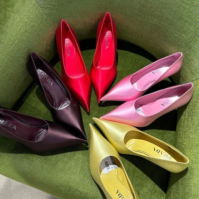 An Instagram carousel post added by colindancel on Feb 16, 2024. The author is @georgie_threads.