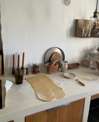 A cover of "FLAT" cluster. The owner is maddieholden. The cluster consists of 7 elements.