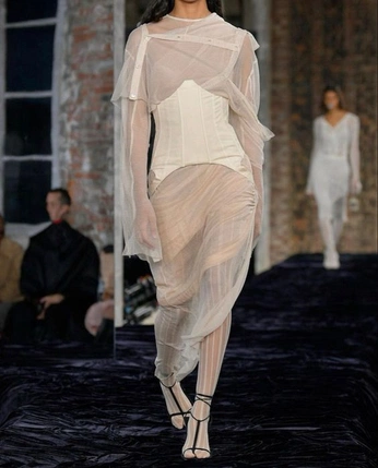 A cover of "RUNWAY" cluster. The owner is tswfc. The cluster consists of 59 elements.