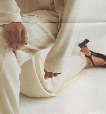 A cover of "Editorial" cluster. The owner is b.maurose. The cluster consists of 9 elements.