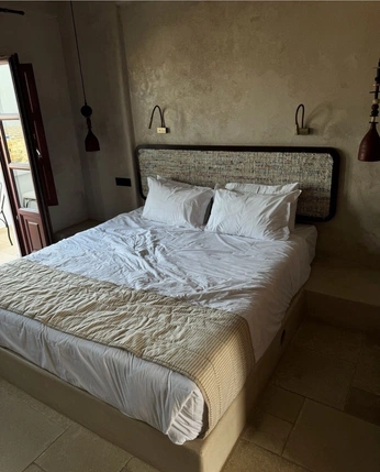 A cover of "Bedroom Unit" cluster. The owner is lostindesign. The cluster consists of 22 elements.