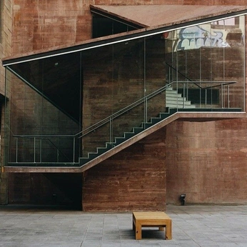 A cover of "museum" cluster. The owner is hhill. The cluster consists of 2 elements.