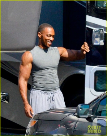 A cover of "Hunks in Trunks" cluster. The owner is krzysztos. The cluster consists of 2 elements.