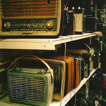 A cover of "Richard DeVera" cluster. The owner is skylarsblue. The cluster description is "“Rain or shine, dusty or new, I’m just happy to appreciate it all!”". The cluster consists of 71 elements.