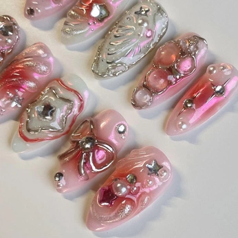 A cover of "Nail inspo" cluster. The owner is canni. The cluster consists of 2 elements.