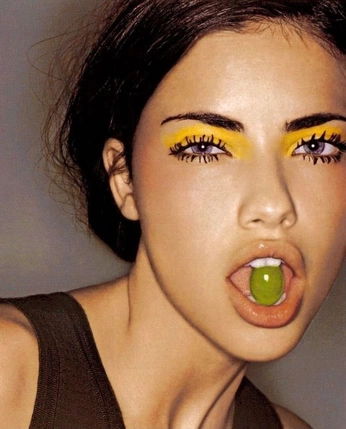 A cover of "lady of the moon" cluster. The owner is nayahbb. The cluster consists of 109 elements.