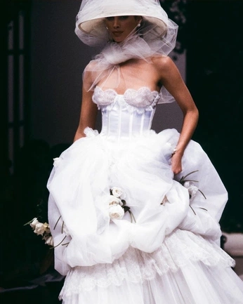 A cover of "Sashay, shante" cluster. The owner is momora. The cluster consists of 28 elements.