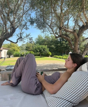 A cover of "fesyion" cluster. The owner is arianarouuch. The cluster consists of 1 element.