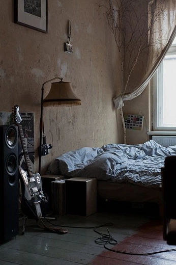 A cover of "Burned castle" cluster. The owner is henubiili. The cluster consists of 3 elements.