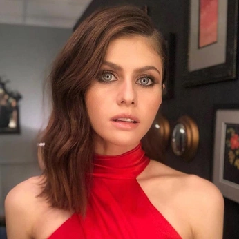 A cover of "Alexandra Daddario" cluster. The owner is ju. The cluster consists of 76 elements.