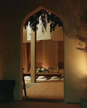 A cover of "Interieurs" cluster. The owner is jeunegilles. The cluster consists of 1 element.