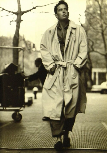 A cover of "Archetype Trenchcoat" cluster. The owner is frederiquev. The cluster consists of 3 elements.