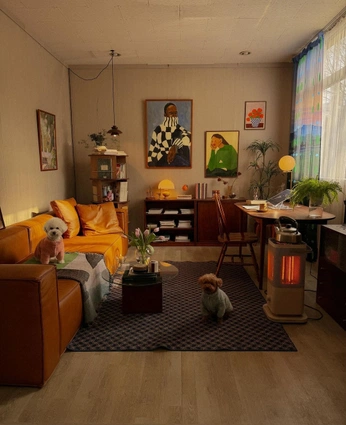 A cover of "Warm 90s style interior" cluster. The owner is squirrels2. The cluster consists of 9 elements.