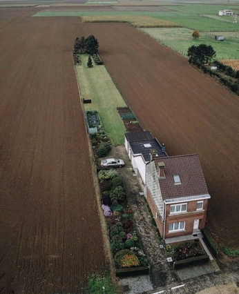 A cover of "Belgium" cluster. The owner is slowroads. The cluster consists of 1 element.