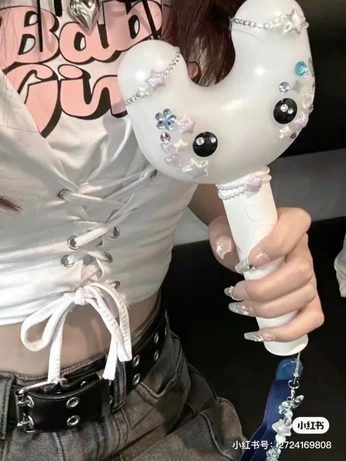 A cover of "art projects" cluster. The owner is luckytokage. The cluster consists of 4 elements.