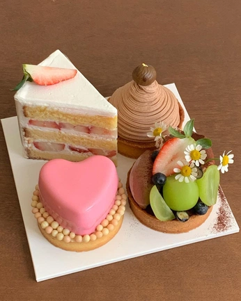 A cover of "Desserts" cluster. The owner is earlgrey. The cluster consists of 8 elements.