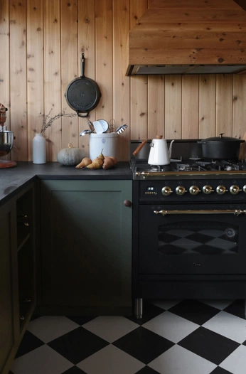 A cover of "tmrw" cluster. The owner is quinton01. The cluster consists of 19 elements.