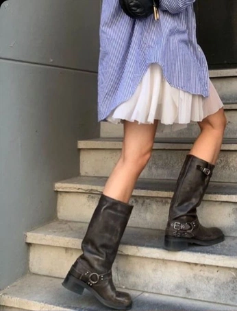 A cover of "style me" cluster. The owner is lailapaige. The cluster consists of 17 elements.