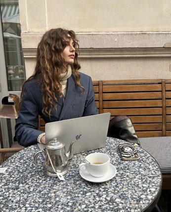 A cover of "Floot Woman" cluster. The owner is mrricko. The cluster consists of 5 elements.