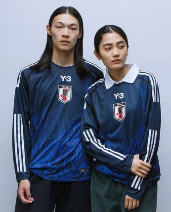 A cover of "Football Poses" cluster. The owner is iainrobson. The cluster consists of 5 elements.