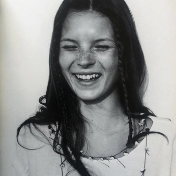 A cover of "Kate" cluster. The owner is analogaesthetics. The cluster consists of 22 elements.