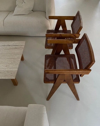 A cover of "FURNITURE" cluster. The owner is korinnee. The cluster consists of 4 elements.