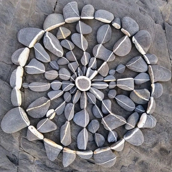 A cover of "Mandala Rocks" cluster. The owner is kingmandalamaker. The cluster consists of 17 elements.