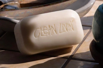 A cover of "GlowStop" cluster. The owner is mapinto. The cluster consists of 37 elements.