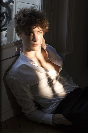 A cover of "boys" cluster. The owner is anatomyofasoul. The cluster consists of 8 elements.