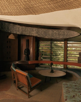 A cover of "STOREFRONT" cluster. The owner is sageswasey. The cluster consists of 12 elements.