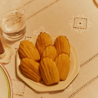 A cover of "Madeleine" cluster. The owner is ryanzanardi. The cluster consists of 19 elements.