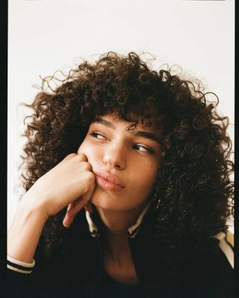 A cover of "Céline shooting" cluster. The owner is anthotache. The cluster consists of 5 elements.