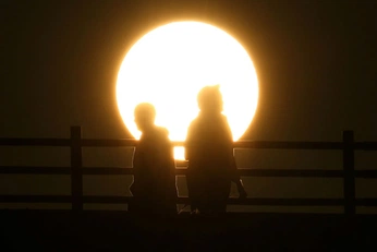 A cover of "photo" cluster. The owner is itsgwegwe. The cluster consists of 2 elements.