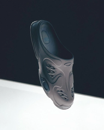 A cover of "Still" cluster. The owner is iainrobson. The cluster consists of 1 element.