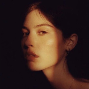 A cover of "gracie abrams" cluster. The owner is n1amh. The cluster consists of 22 elements.