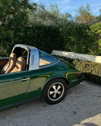 A cover of "Whips" cluster. The owner is malambert. The cluster consists of 1 element.