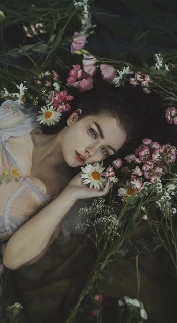 A cover of "If I was Ophelia" cluster. The owner is cheyblackmore. The cluster consists of 5 elements.