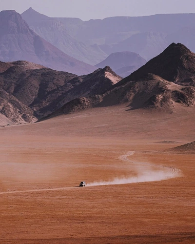 An Instagram  post added by nelly on Feb 16, 2025. The author is @helloemilie. May present: summit.