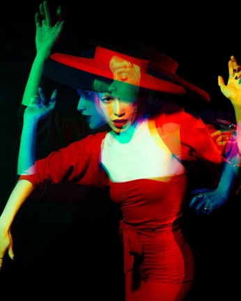 A cover of "red" cluster. The owner is peaxchi. The cluster consists of 5 elements.