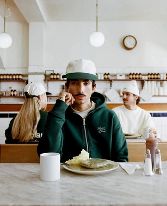 A cover of "III" cluster. The owner is infinitestills. The cluster consists of 2 elements.