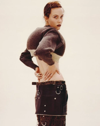 A cover of "posing" cluster. The owner is supersuave50. The cluster consists of 4 elements.